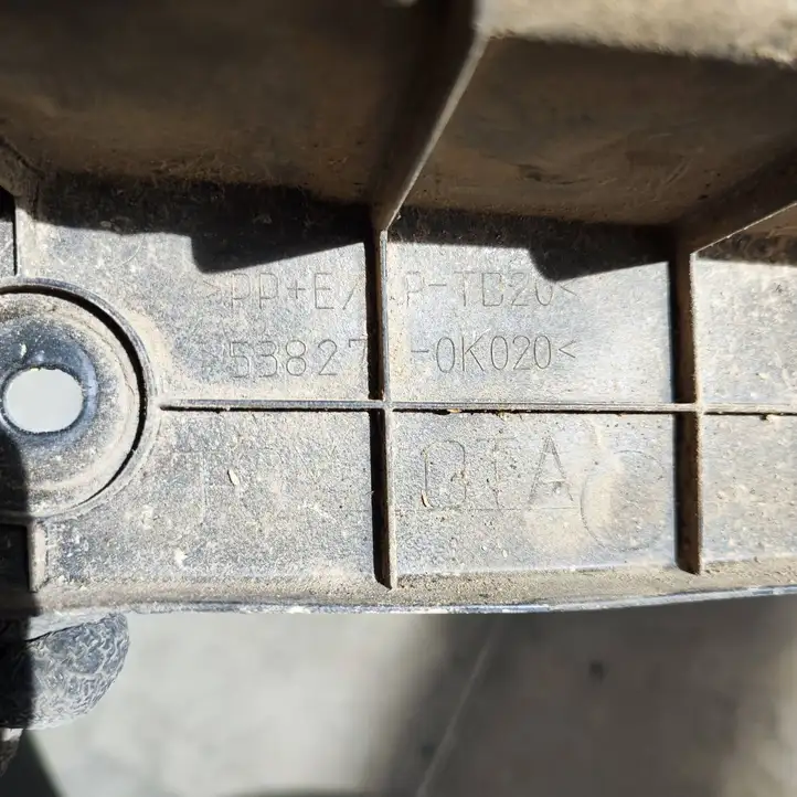 Toyota Hilux (AN120, AN130) (2015 - 2017) 538270K020 Накладка крыла — фото 3