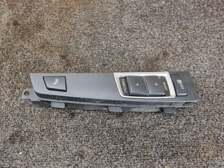 BMW 5 F10 F11 (2009 - 2016) 9202951 Кнопка парктроника — фото 1