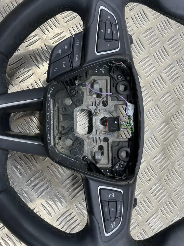 Ford Kuga II (2013 - 2019) GV415600TC3ZHE Руль — фото 2
