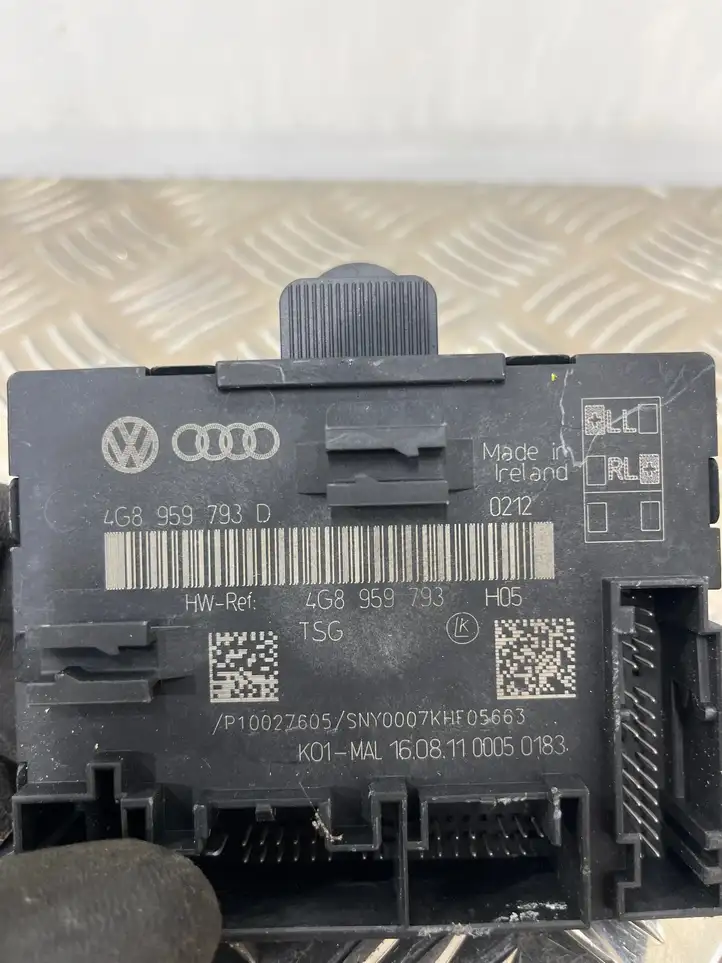 Audi A6 C7 (2011 - 2014) 4G8959793D Блок управления дверью — фото 3