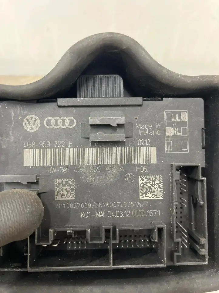 Audi A6 C7 (2011 - 2014) 4G8959792A Блок управления дверью — фото 3