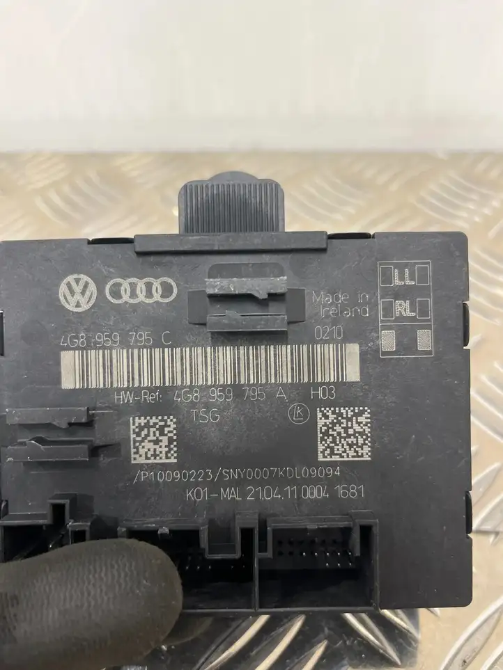 Audi A6 C7 (2011 - 2014) 4G8959795A Блок управления дверью — фото 3
