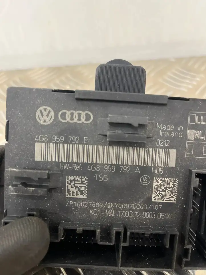 Audi A6 C7 (2011 - 2014) 4G8959792A Блок управления дверью — фото 3