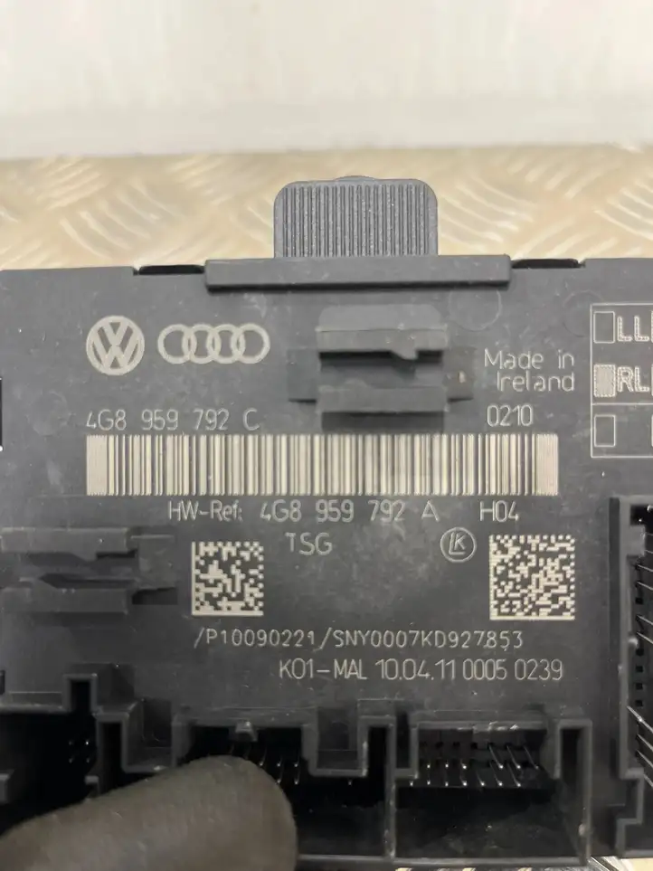 Audi A6 C7 (2011 - 2014) 4G8959792A Блок управления дверью — фото 3