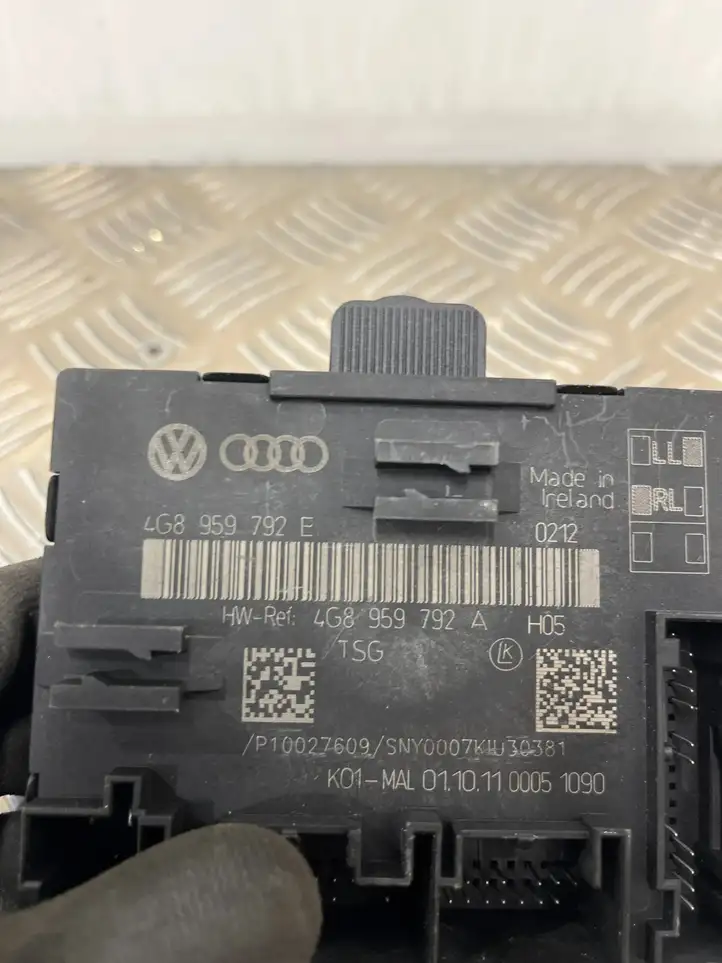 Audi A6 C7 (2011 - 2014) 4G8959792A Блок управления дверью — фото 3