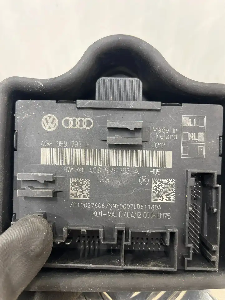 Audi A6 C7 (2011 - 2014) 4G8959793A Блок управления дверью — фото 3