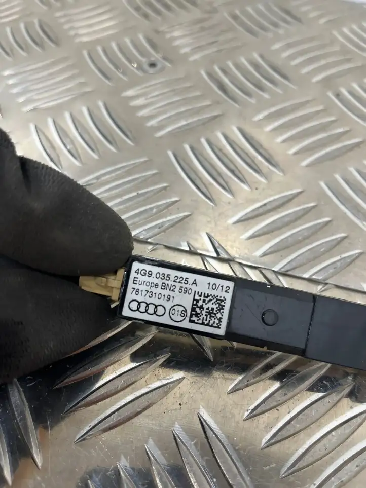 Audi A6 (2011 - 2014)  4G9035225A Усилитель антенны