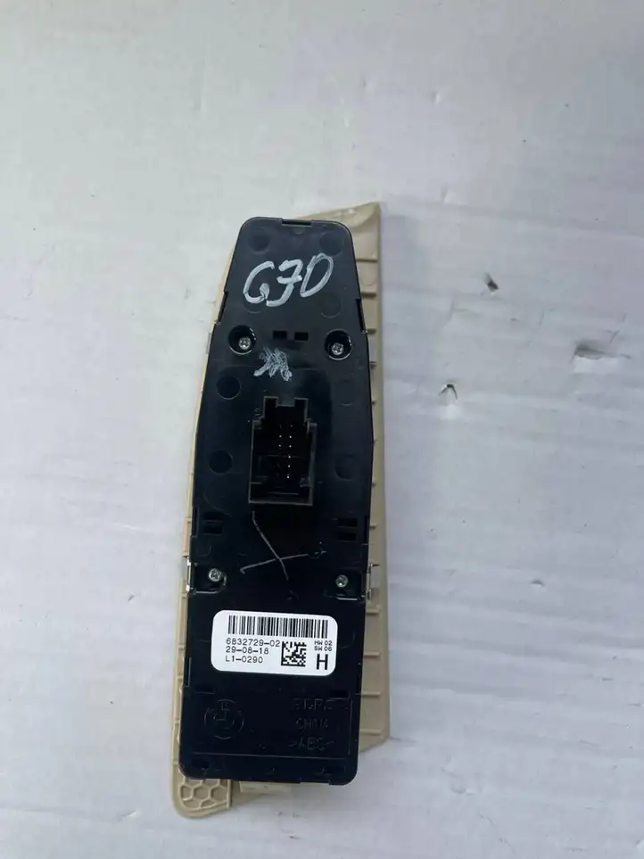 BMW 5 G30 G31 (2016 - ) 6832720 Блок кнопок стеклоподъемников — фото 3