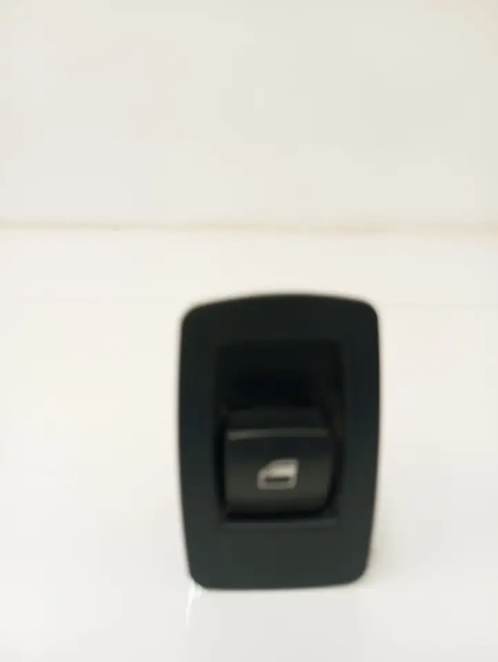 BMW 5 E60 E61 (2004 - 2010) 9113773 Кнопка стеклоподъемников — фото 1