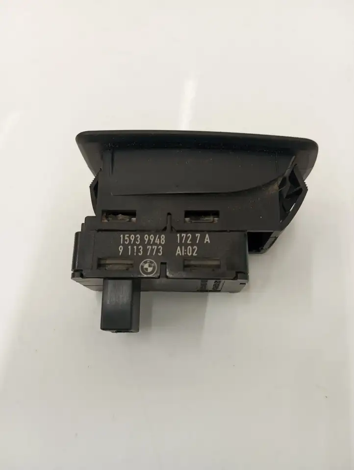 BMW 5 E60 E61 (2004 - 2010) 9113773 Кнопка стеклоподъемников — фото 2