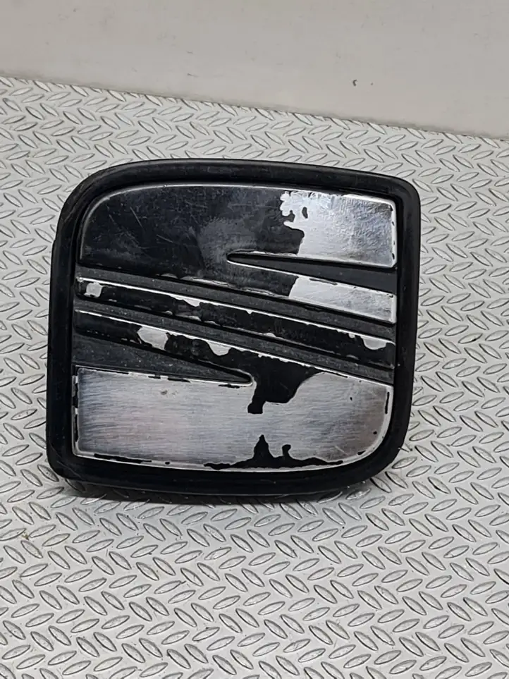 Seat Ibiza III (6L) (2002 - 2008) 6L6827565C Ручка крышки багажника — фото 1