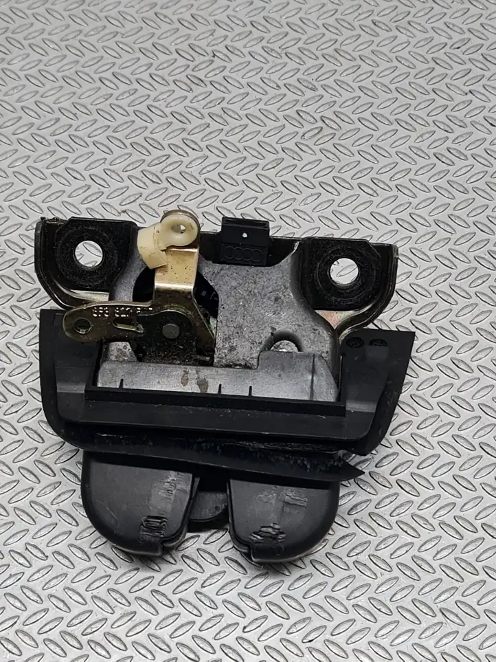 Audi A3/S3 8P (2003 - 2005) 8P3827520A Замок крышки багажника — фото 1