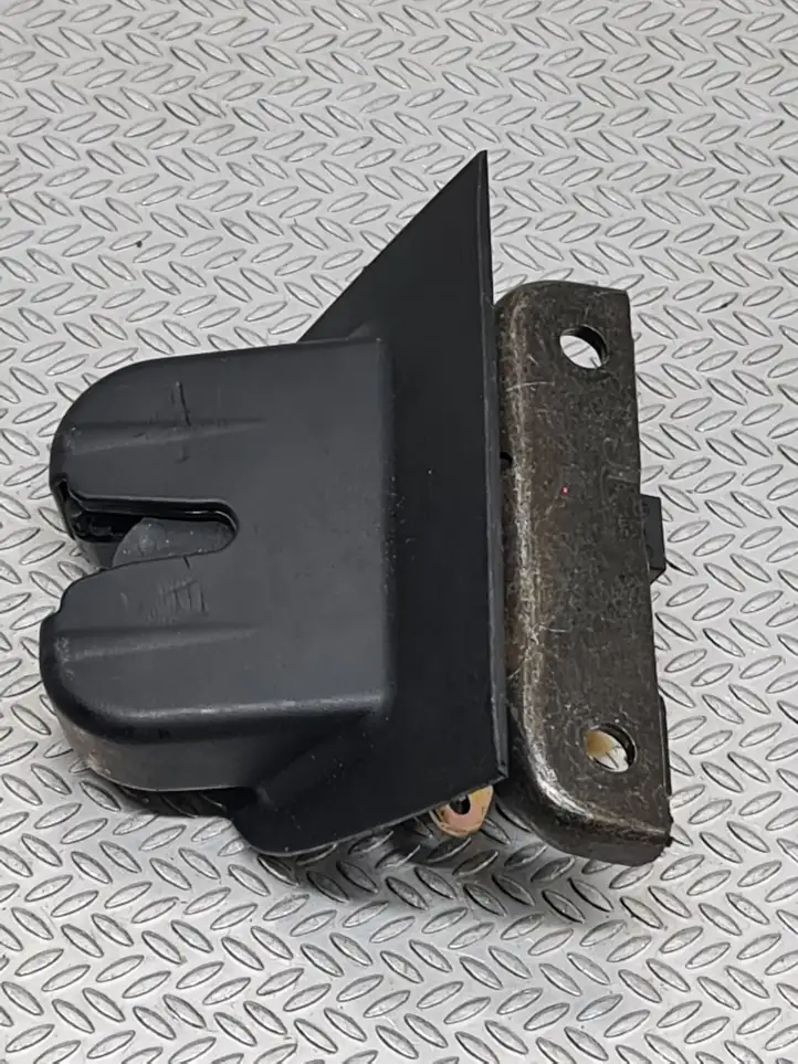 Audi A3/S3 8P (2003 - 2005) 8P3827520A Замок крышки багажника — фото 3