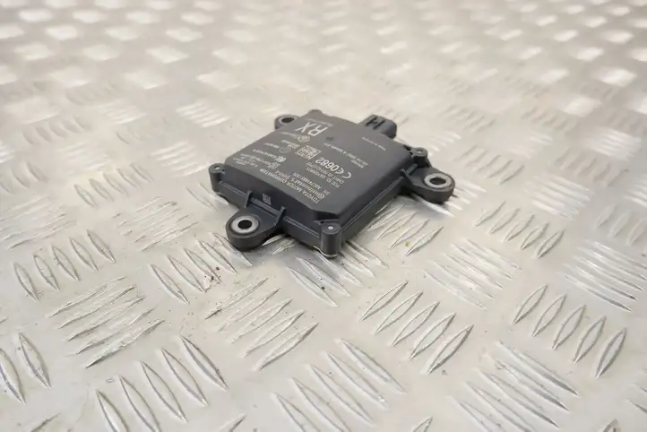 Lexus RX 450H (2015 - 2019) 881620W301 Радар контроля слепых зон — фото 5