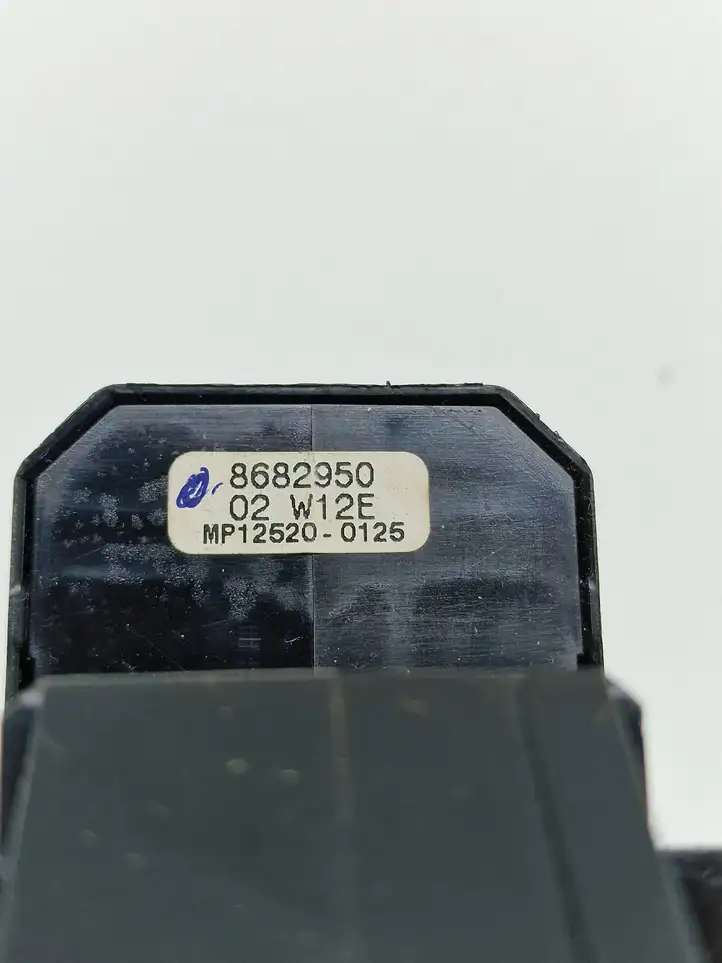 Volvo V70 (2000 - 2004) 8682950 Кнопка стеклоподъемников — фото 3