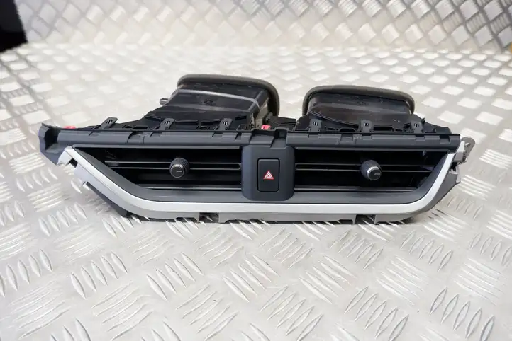 Lexus UX (2020 - ) 5568076020 Центральный воздушный дефлектор — фото 1