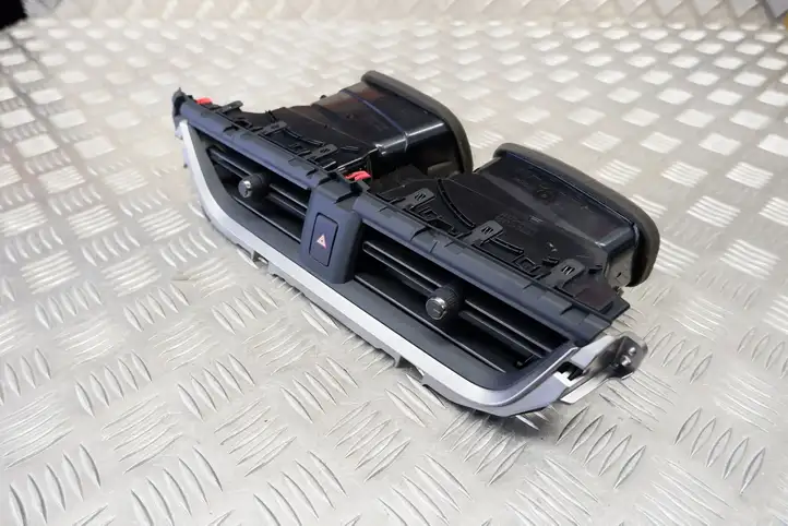Lexus UX (2020 - ) 5568076020 Центральный воздушный дефлектор — фото 2