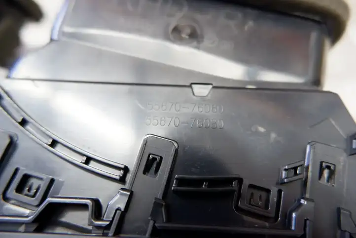 Lexus UX (2020 - ) 5568076020 Центральный воздушный дефлектор — фото 5