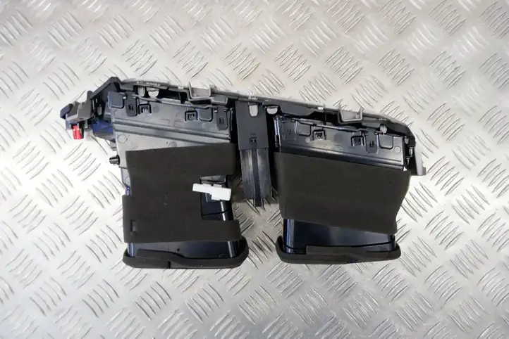Lexus UX (2020 - ) 5568076020 Центральный воздушный дефлектор — фото 6