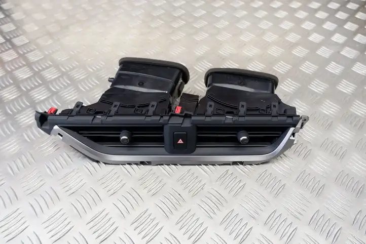 Lexus UX (2020 - ) 5568076020 Центральный воздушный дефлектор — фото 8