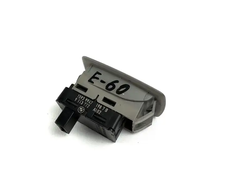 BMW 5 E60 E61 (2004 - 2010) 9113772 Кнопка стеклоподъемников — фото 2
