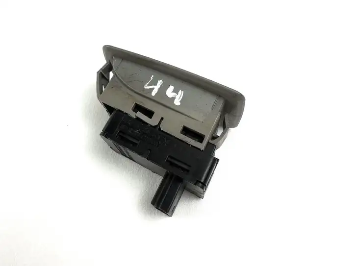 BMW 5 E60 E61 (2004 - 2010) 9113772 Кнопка стеклоподъемников — фото 3
