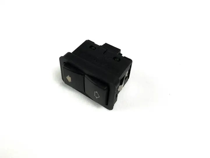 BMW 5 E39 (1996 - 2003) 8368974 Кнопка стеклоподъемников — фото 1