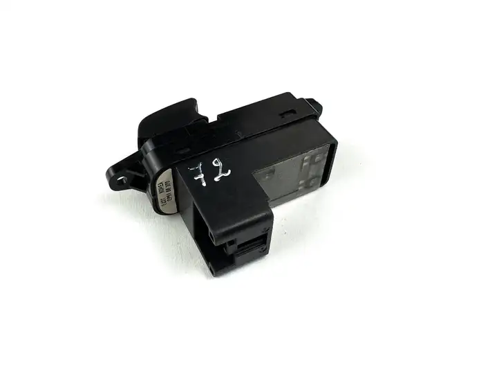 Mazda 6 (2005 - 2007) gp9a66370 Кнопка стеклоподъемников — фото 3