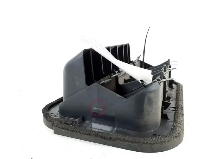 Toyota Corolla E120 E130 (2004 - 2007) 62940-02050 Решетка в крыле — фото 2