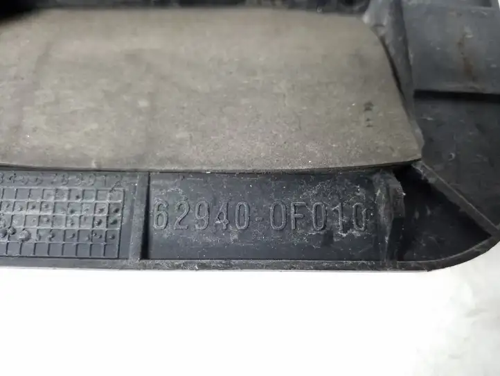 Toyota Auris 150 (2006 - 2012) 62940-0F010 Решетка в крыле — фото 3