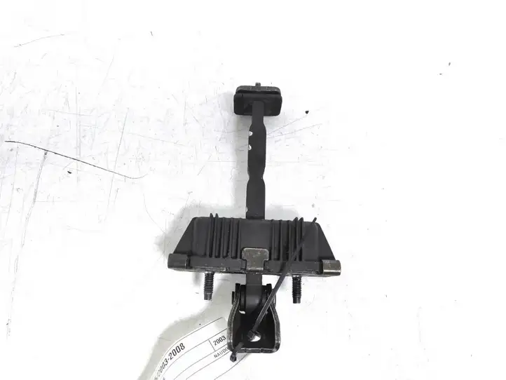 Toyota Avensis T250 (2003 - 2006) 68610-05040 Ограничитель двери — фото 2
