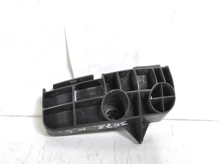 Toyota Auris 150 (2006 - 2012) 52563-02030 Кронштейн заднего бампера — фото 1