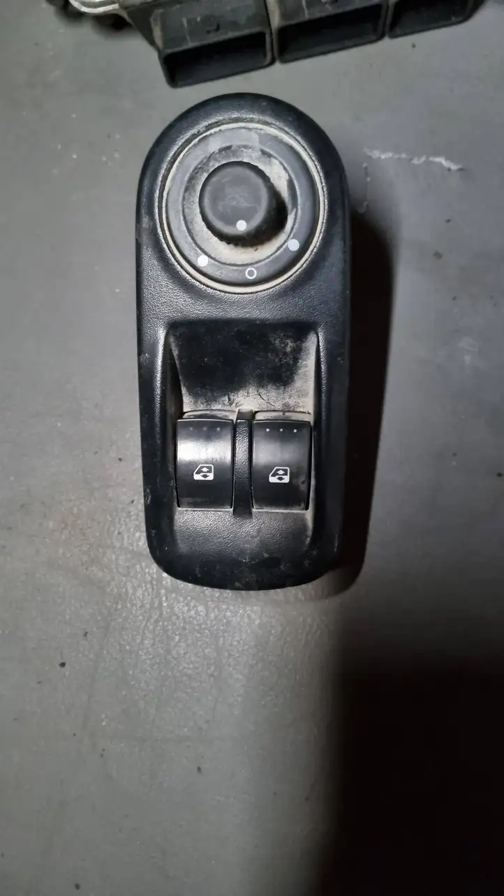 Renault Trafic II (X83) (2002 - 2014) 8200206602 Кнопка стеклоподъемников — фото 1