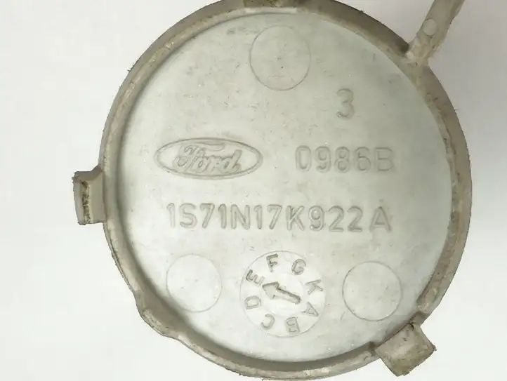 Ford Mondeo Mk III (2000 - 2007) 1s71n17k922a Заглушка буксировочной петли бампера — фото 3