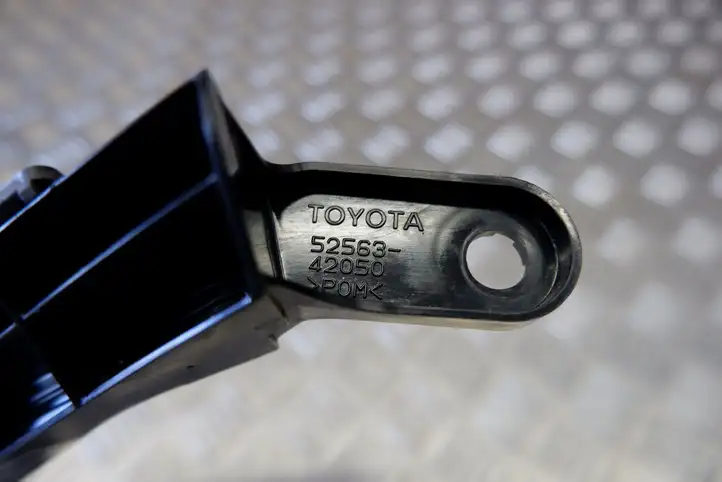 Toyota RAV 4 (XA50) (2018 - ) 5256342050 Кронштейн заднего бампера — фото 3