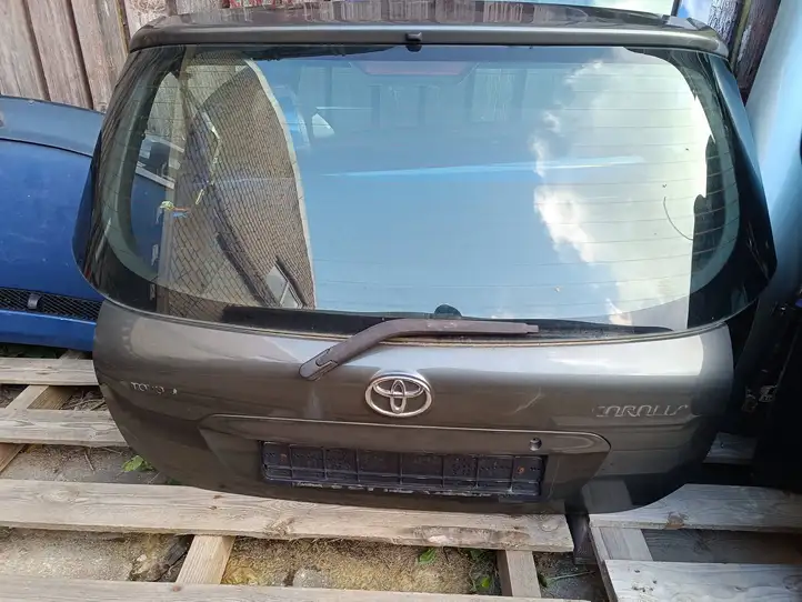 Toyota Corolla E120 E130 (2000 - 2004) Крышка багажника — фото 1