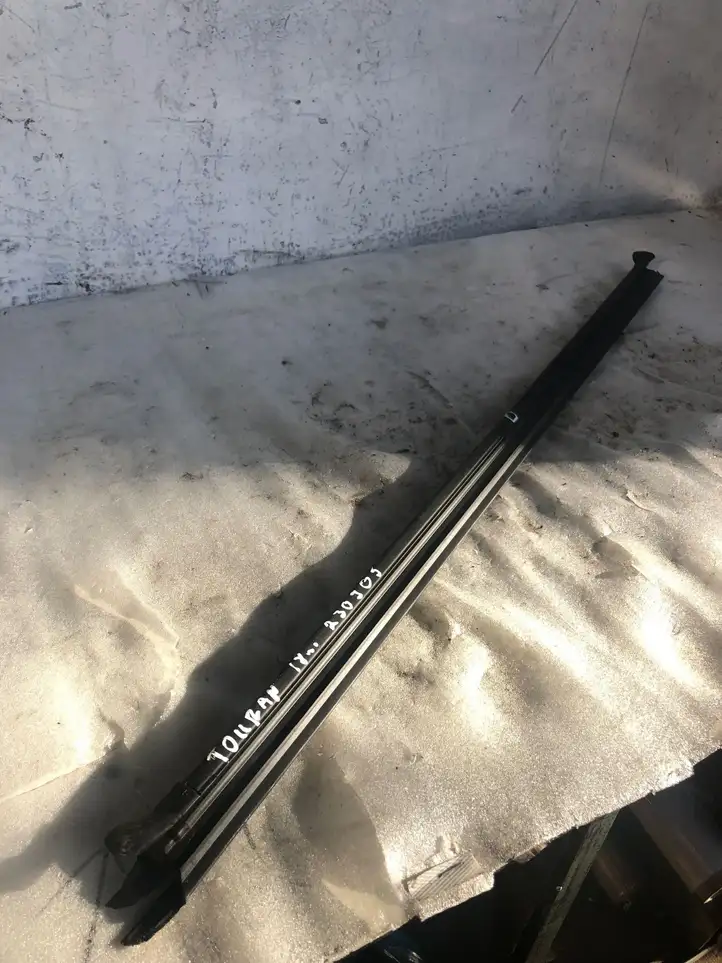 Volkswagen Touran III (2016 - )  5ta837480 Уплотнительная резина стекла передней двери