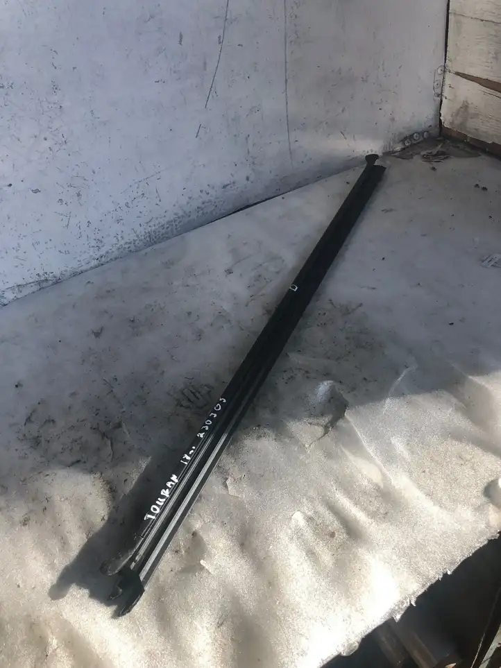 Volkswagen Touran III (2016 - )  5ta837480 Уплотнительная резина стекла передней двери