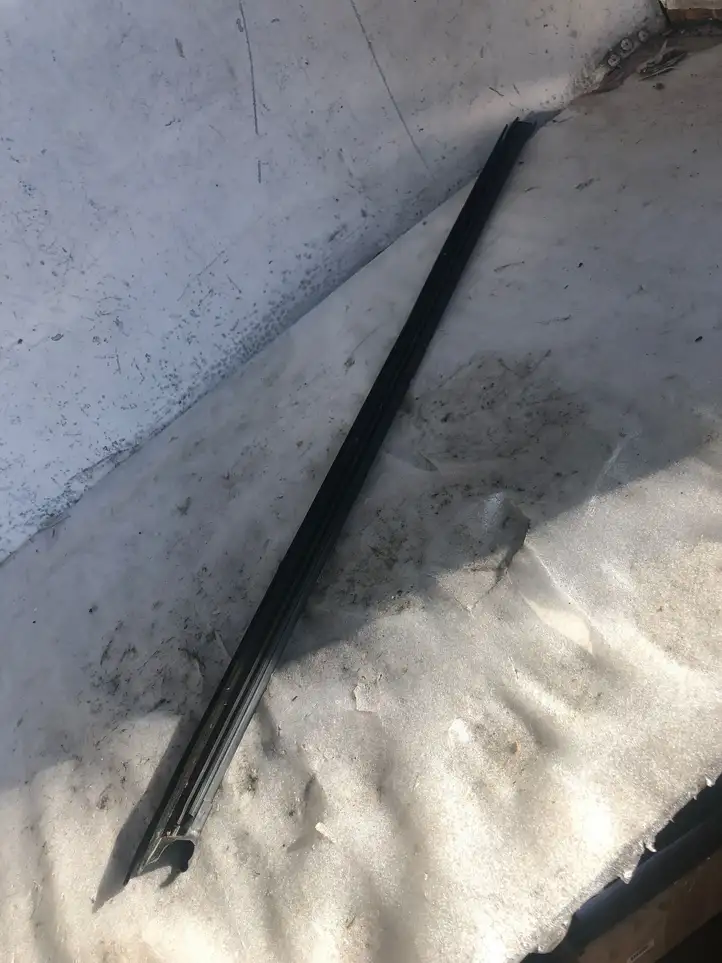 Volkswagen Touran III (2016 - )  5ta837480 Уплотнительная резина стекла передней двери