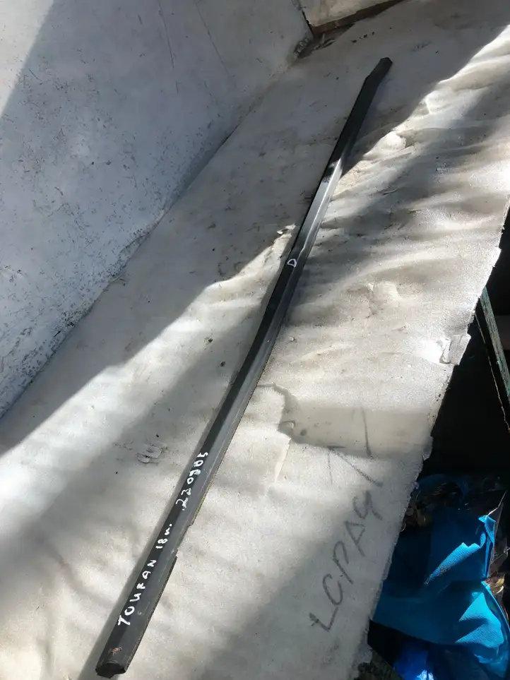 Volkswagen Touran III (2016 - )   Уплотнительная резина стекла передней двери