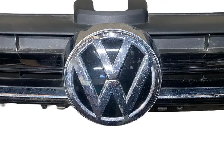 Volkswagen Golf VII (2013 - 2019) 5G0853653E Верхняя решетка радиатора — фото 4