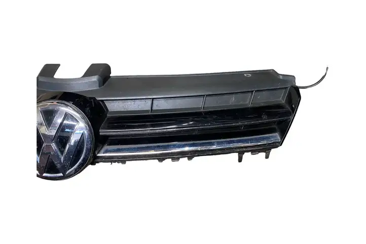 Volkswagen Golf VII (2013 - 2019) 5G0853653E Верхняя решетка радиатора — фото 3