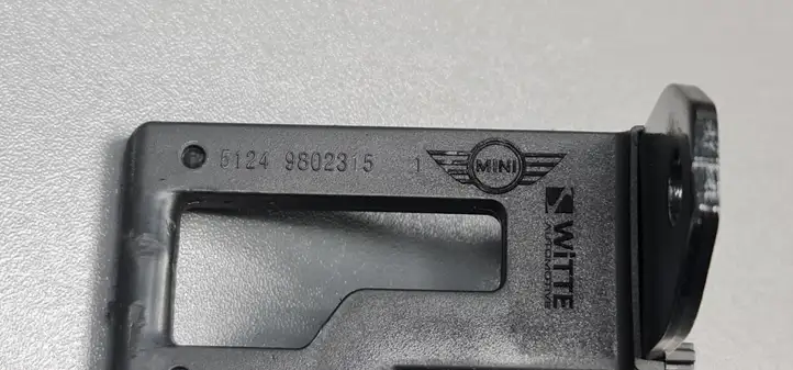 Mini Cooper Countryman R60 (2010 - 2016) 9802315 Скоба замка крышки багажника — фото 3