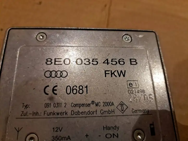 Audi A6 S6 C6 4F (2004 - 2008) 8E0035456B Усилитель антенны — фото 3
