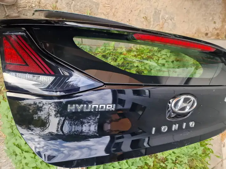 Hyundai Ioniq (2016 - ) 73700G2000 Крышка багажника — фото 3