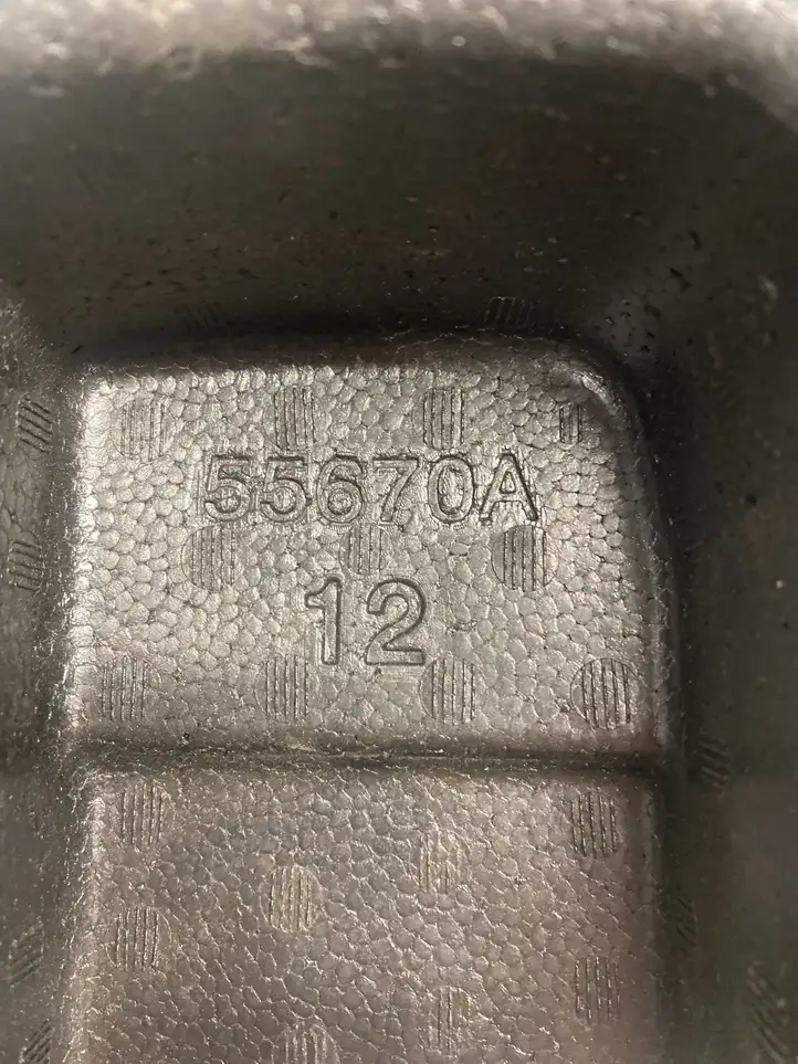 Tesla Model 3 (2017 - 2023) 113302300D Прочие детали салона — фото 2