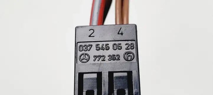 Mercedes-Benz C W203 (2000 - 2007) 0375450528 Прочая электропроводка — фото 3