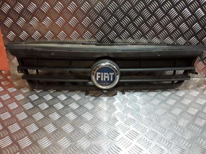 LS132915801 Fiat Ducato Grotelės viršutinės