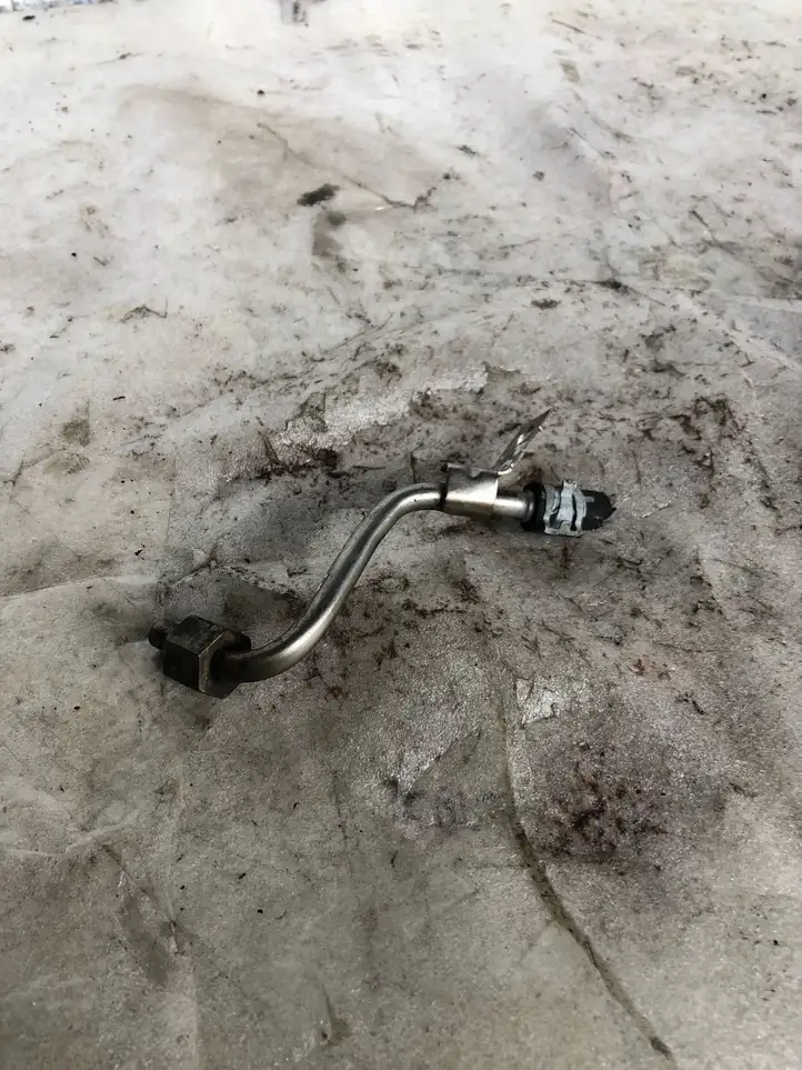 Volkswagen Touran III (2016 - )   Трубка (трубки)/ шланг (шланги)