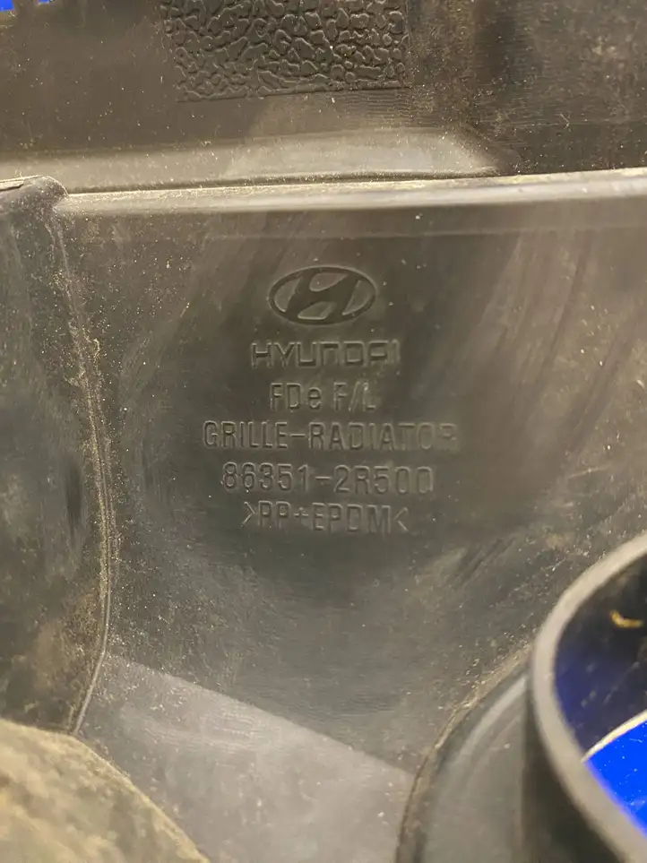 Hyundai i30 (2007 - 2012) 863512R500 Верхняя решетка радиатора — фото 3